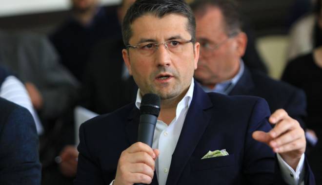 Pe cine vede viceprimarul Decebal Făgădău  în funcția de primar al Constanței - pecinevedefagadau-1430410868.jpg