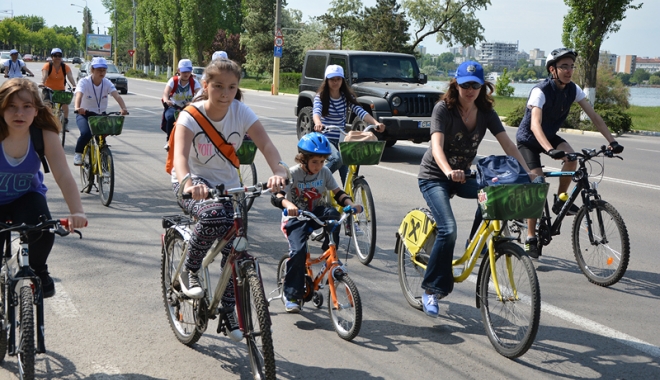 Sâmbătă,  pedalăm în familie prin Constanța - pedaleaza-1508502498.jpg