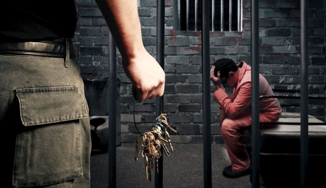 Ce pedeapsă a primit un polițist de penitenciar după ce a lovit cu pumnul un deținut - pedeapsa-primita-de-politist-car-1732099520.jpg