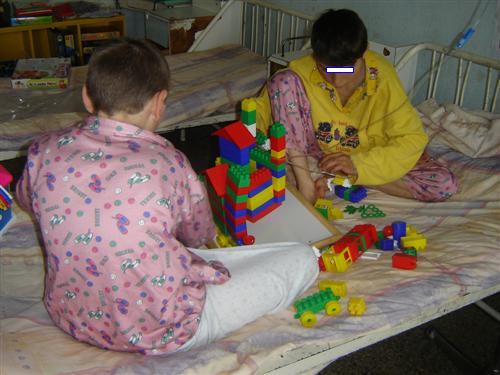 Secția de Pediatrie a Spitalului Județean, din nou supraaglomerată - pediatrieajutorbacau-1331113587.jpg