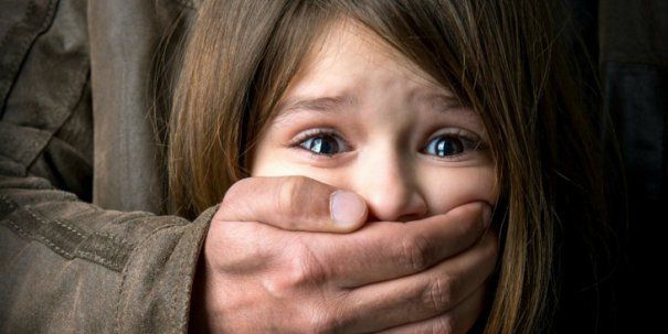 A agresat sexual două fetițe într-o scară de bloc. Pedofilul fusese eliberat din închisoare recent - pedofil465x390-1523951684.jpg