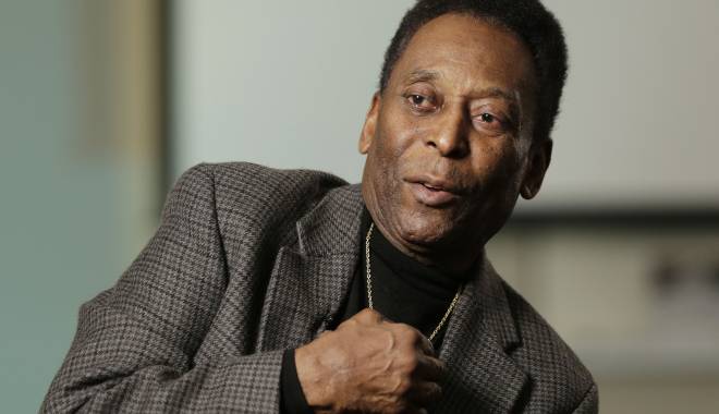 Pele a fost externat din spital, după ce a fost operat la coloană - pele-1437470016.jpg