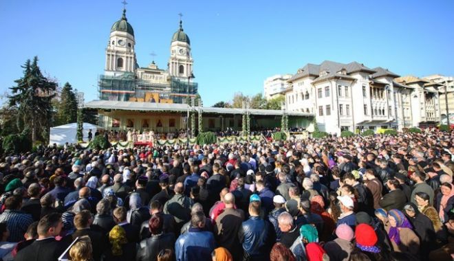 Mergi în pelerinaj la Iași, la Sărbătoarea Sfintei Parascheva? Informații de ULTIMĂ ORĂ - pelerinaj-1570003331.jpg