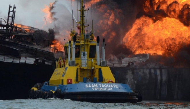PETROLIER CUPRINS DE FLĂCĂRI. Avea 150.000 de barili la bord! VIDEO - pemex262696600-1474789024.jpg