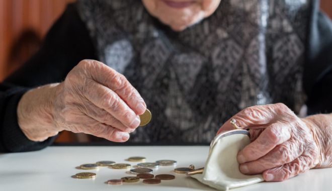 Oglinda sărăciei în România. 67% dintre pensionari au pensii sub 2000 de lei. Peste 300.000 trăiesc cu mai puțin de 500 de lei - pen-1668710224.jpg