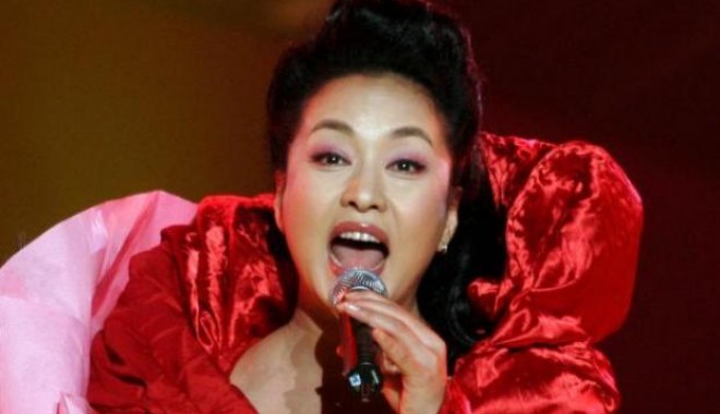 Cine este Peng Liyuan, viitoarea primă doamnă  a Chinei - pengliyuanviitoareaprimadoamnaac-1352754159.jpg