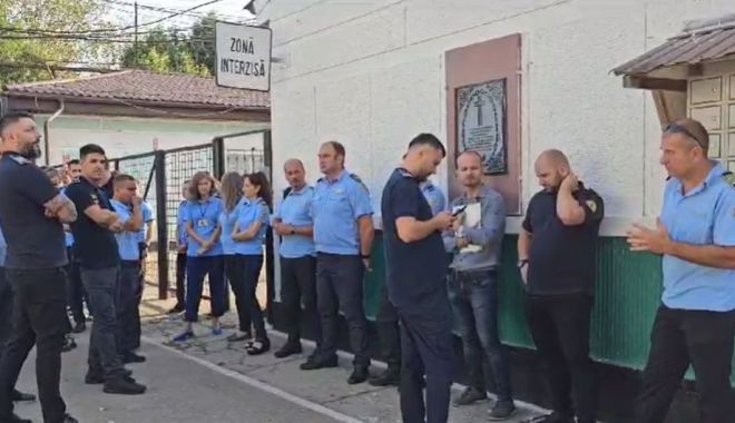 Protest al angajaților de la penitenciarul Poarta Albă. Deținuții supravegheați de secretare