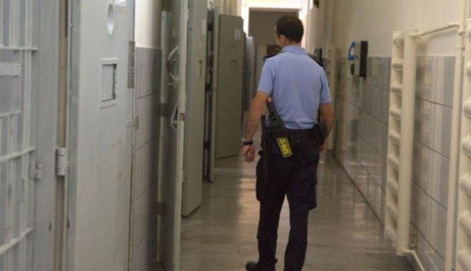 DEȚINUT EVADAT ÎN URMĂ CU PUȚIN TIMP! Se cere ajutorul cetățenilor - penitenciaroradea650x435-1523621483.jpg
