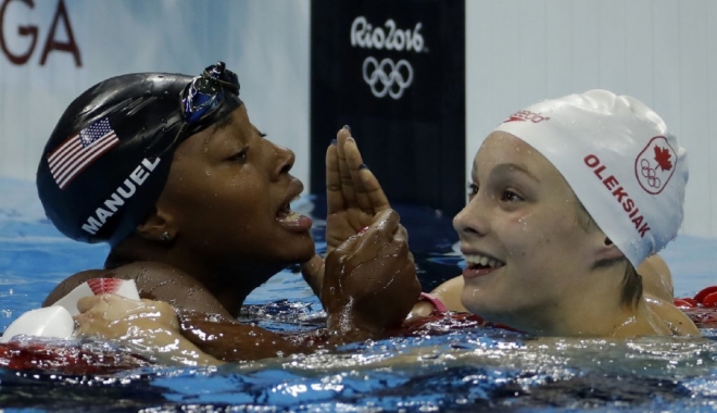 JO 2016 / Record olimpic stabilit în același timp de două înotătoare - pennyoleksiaksimonemanuel-1470986717.jpg
