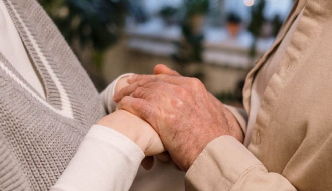 Drama unei pensionare după ce a invitat acasă un bărbat cunoscut pe Facebook