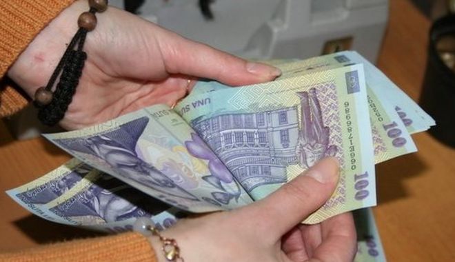 Atenţie, vârstnici! A început distribuirea pensiilor! - pensii2-1669990129.jpg