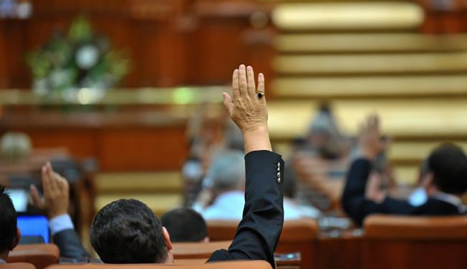 E oficial. Aleșii locali beneficiază de pensii speciale - pensiispecialevot-1466540572.jpg
