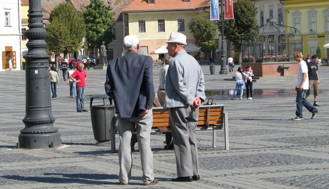Cu cât a scăzut numărul pensionarilor în 2011 - pensionar-1333115950.jpg