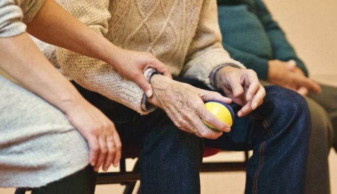 Un pensionar italian sedus de o româncă a rămas fără 90.000 de euro - pensionar-1642783475.jpg