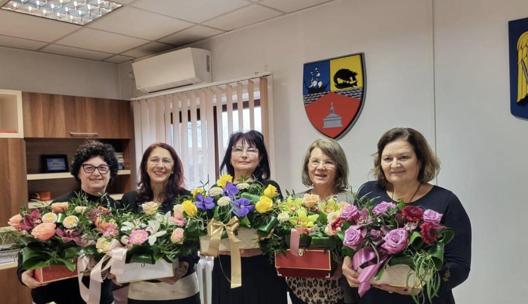 Cinci angajaţi constănțeni ai Casei de Asigurări de Sănătate se retrag la pensie - pensionare-1738865328.jpg