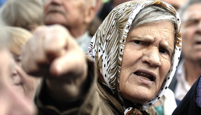 Pensionarii nemulțumiți au ieșit în stradă - pensionari-1321952850.jpg