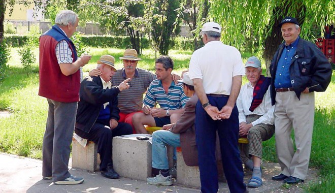 Numărul pensionarilor,  în scădere - pensionari-1339691713.jpg