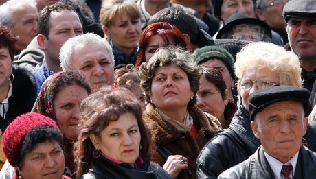 Guvernul îngheață unele pensii până în 2014 - pensionari65506300-1313067105.jpg