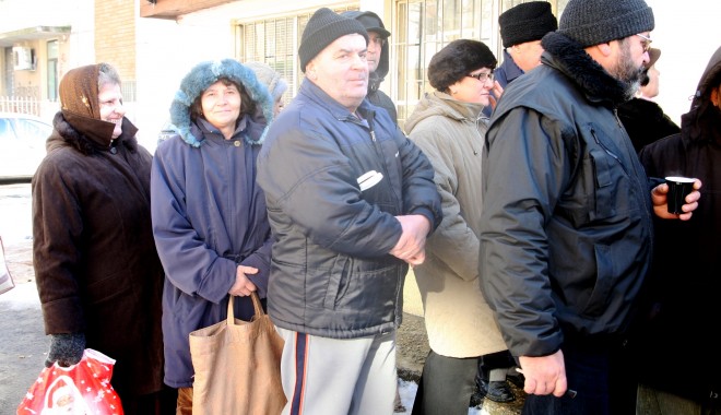 Vremea rece îi pune în pericol pe cardiaci - pensionaribatranicoadaalimentezo-1353329312.jpg