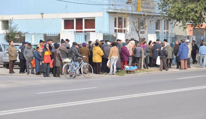 Câte tichete pentru alimente  vor primi pensionarii din Constanța - pensionaricoadalapachete17-1454085460.jpg