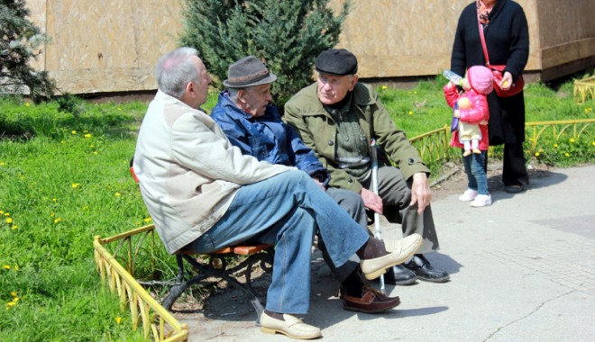 Pensionarii, din ce în ce mai puțini - pensionariiputini-1394816296.jpg