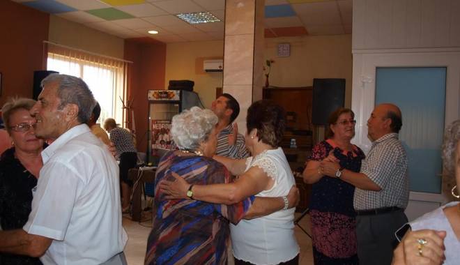 Prilej de sărbătoare pentru pensionarii din Medgidia - pensionarimedgidia-1441798568.jpg