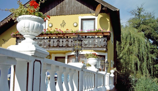 Încep vacanțele pe bani puțini - pensiune-1345226690.jpg