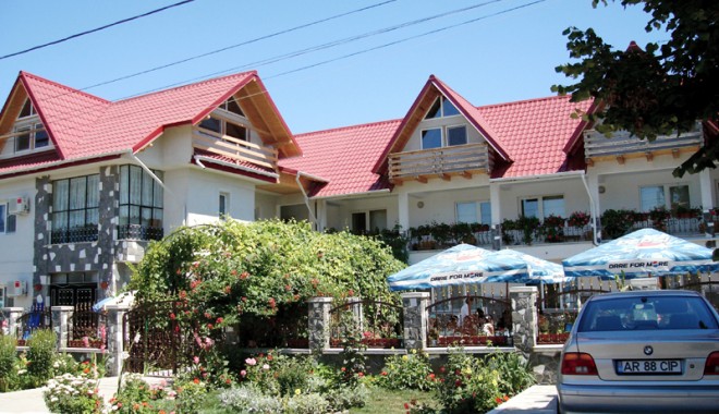 Pensiunile din Mamaia vă usucă la buzunare. Încercați sudul litoralului - pensiunelitoral-1311780447.jpg