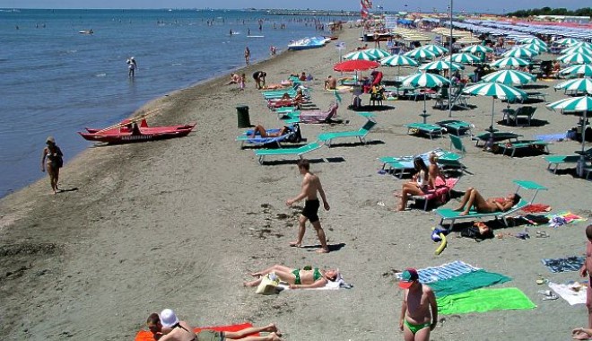 Direcția de Statistică Constanța / Mai puțini turiști anul acesta, până în aprilie - peplajadelagrado-1371551996.jpg
