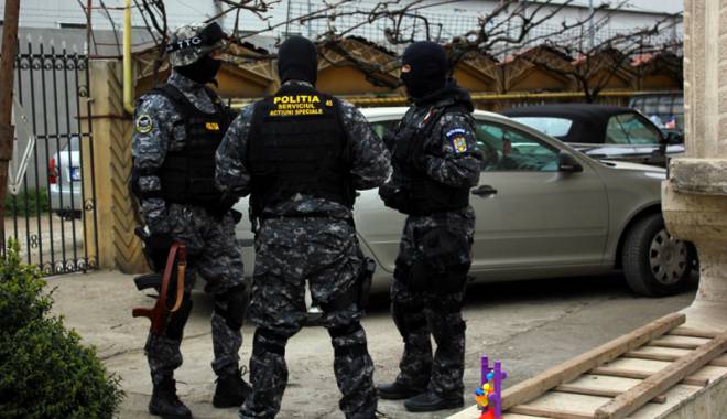 Percheziții în Piața Chiliei și Tomis Nord. Mai mulți indivizi, săltați de acasă - perchezitii-1421171046.jpg