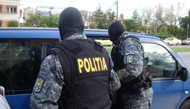 Locuința lui Iulian Surugiu, liderul polițiștilor din România, călcată de procurori și polițiști - perchezitii-1466678955.jpg