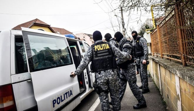 Percheziții la Constanța.  Polițiști cercetați pentru luare de mită - perchezitii-1521135950.jpg