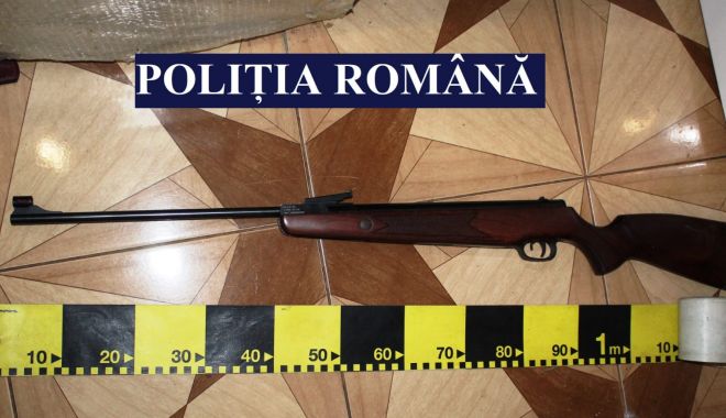 Percheziții la Constanța. Polițiștii au găsit o armă adusă ilegal în țară - perchezitii-1581505760.jpg
