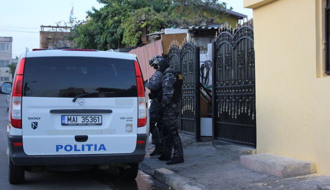 Percheziții pe un șantier. Ce acte au arătat angajații 