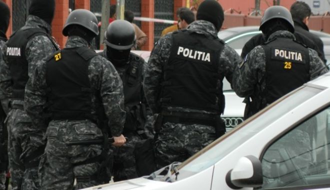 Acțiune de amploare în București și 13 județe, polițiștii fac 144 de percheziții - perchezitii-1607934512.jpg