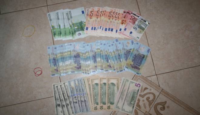 Galerie foto. Mașini de mii de euro, bijuterii și bani, confiscate de polițiști - perchezitii11-1436257407.jpg