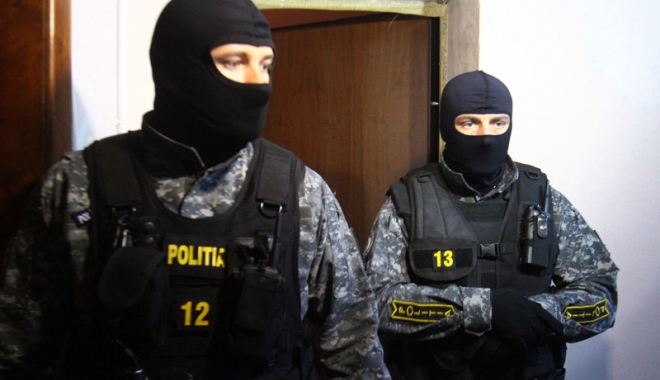 DESCINDERI LA CONSTANȚA. BANI PE BANDĂ RULANTĂ, PRIN FIRME 