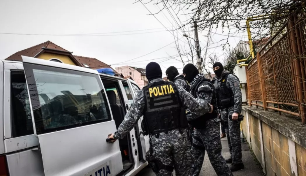 Percheziții în Constanța într-un dosar de furt calificat. Trei bărbați și doi minori sunt suspectați - perchezitiicarabuleadiicotmascat-1773833876.webp