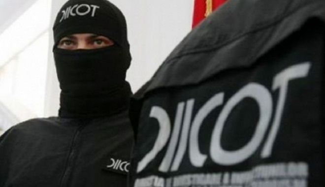Şase persoane reţinute de DIICOT pentru trafic de droguri de mare risc - perchezitiidiicot-1699687403.jpg