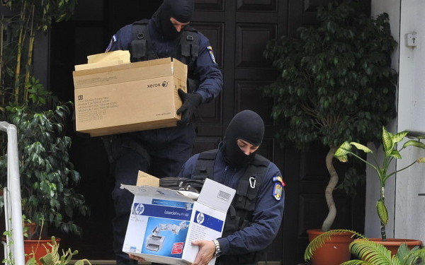 Percheziții la sediul firmei Hexi Pharma - perchezitiihexipharma-1464256707.jpg