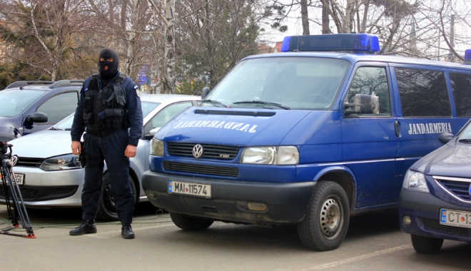 Percheziții la Constanța. Suspecții falsificau carduri bancare și goleau conturile constănțenilor - perchezitiilaconstanta-1491235371.jpg