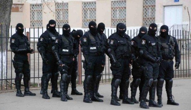 Percheziții în Capitală și mai multe județe pentru depistarea unei rețele de hoți de mașini - perchezitiilatraficantiidedrogur-1317795885.jpg