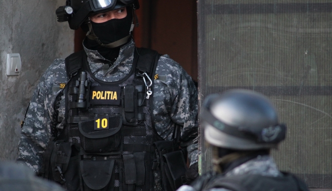 Acuzații de exploatare sexuală. O femeie însărcinată și un bărbat, arestați - perchezitiimascati-1489041498.jpg