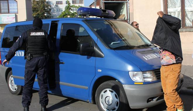 Percheziții de amploare, la Constanța, într-un dosar de proxenetism. Cum erau racolate fetele - perchezitiimascatistradasarmiseg-1450181600.jpg