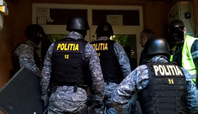 Cele 14 persoane reţinute de DIICOT în dosarul de înşelăciune cu consecinţe deosebit de grave, arestate preventiv şi la domiciliu - perchezitiimascatitraficanti2mod-1666444108.jpg