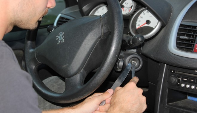 Distracție pentru trei frați hoți din Murfatlar: băutură, etnobotanice și mașini furate - perchezitiimurfatlarmasini-1361900981.jpg