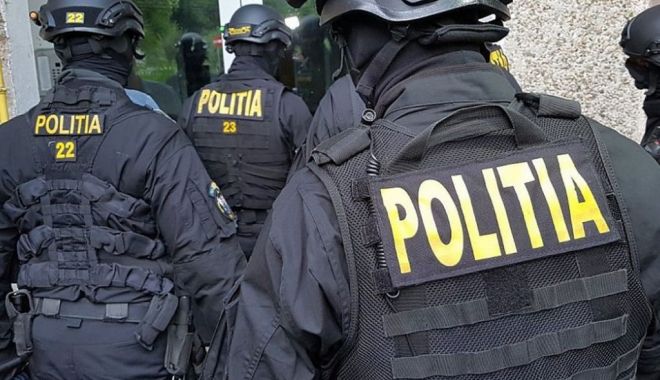 Jaf ca-n filme! Traficant de droguri, jefuit în timp ce ridica un colet cu cocaină
