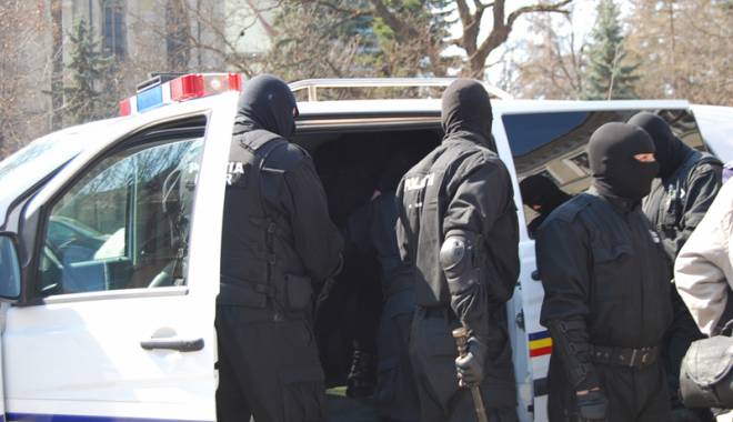 Spălare de bani prin firme fantomă. Fratele șefului OPC Constanța, reținut - perchezitiispalaredebani-1429114281.jpg