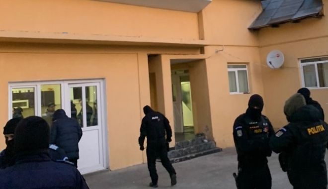 Acte și mașini ridicate din mai multe primării percheziționate - perchezitiiurmari-1578691036.jpg