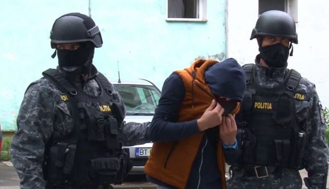 TÂLHAR ARESTAT. A amenințat o fată cu un cuțit, pe stradă, pentru a o jefui! - perimar-1626455178.jpg